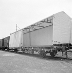 859423 Afbeelding van de huifwagen 20 84 910 0 000-5 (type Us-z) van de N.S. te Utrecht.